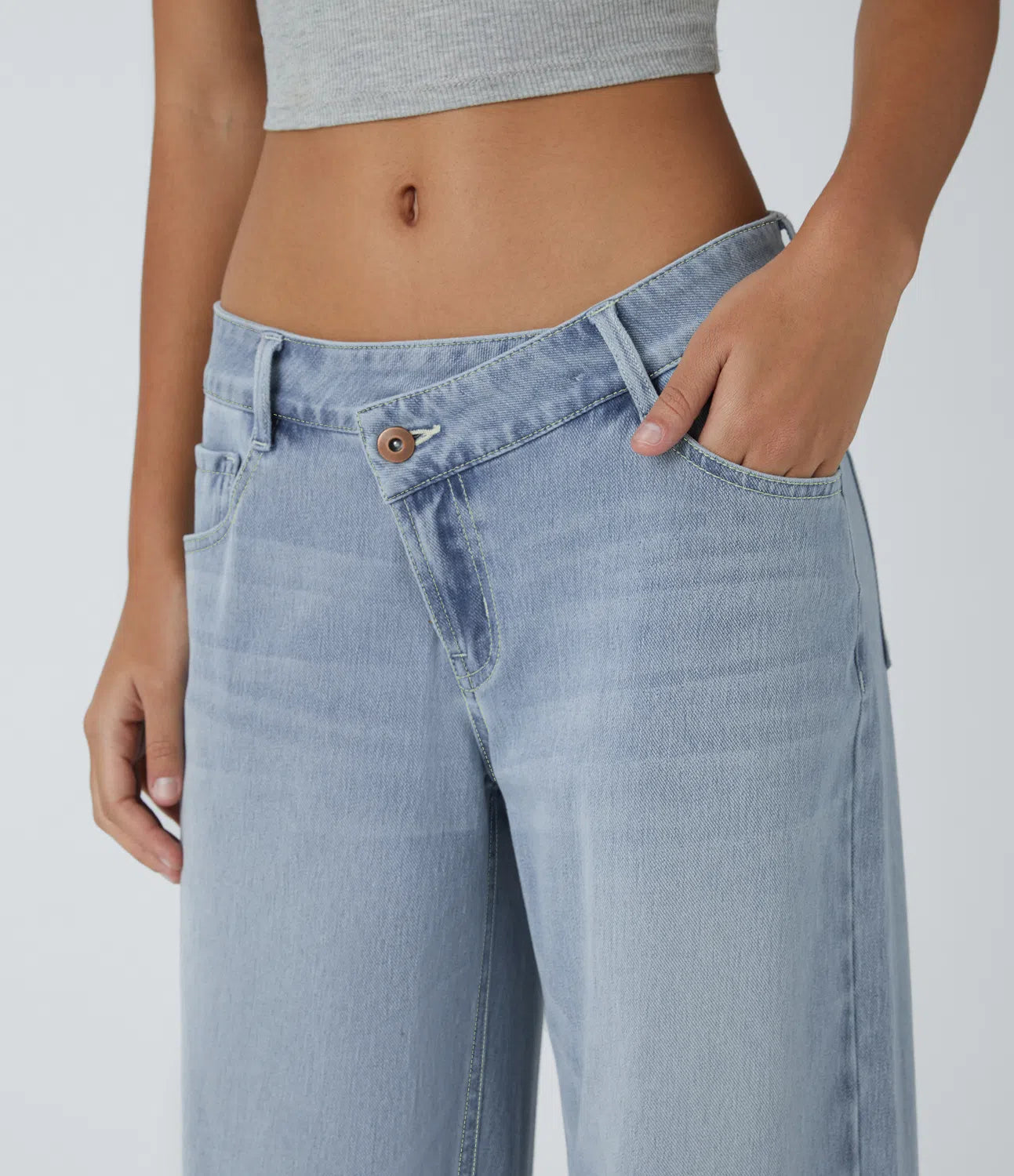 Jeans im Baggy-Schnitt – niedrige Taille, Reißverschlusstaschen, weites Bein, Used-Waschung