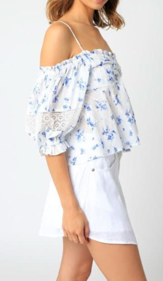 Weiß-blaues geblümtes Babydoll-Oberteil
